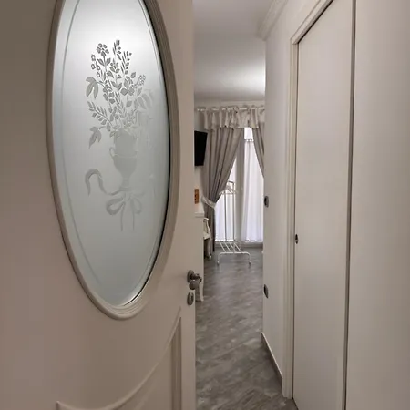 La Di Anna Konukevi 3*